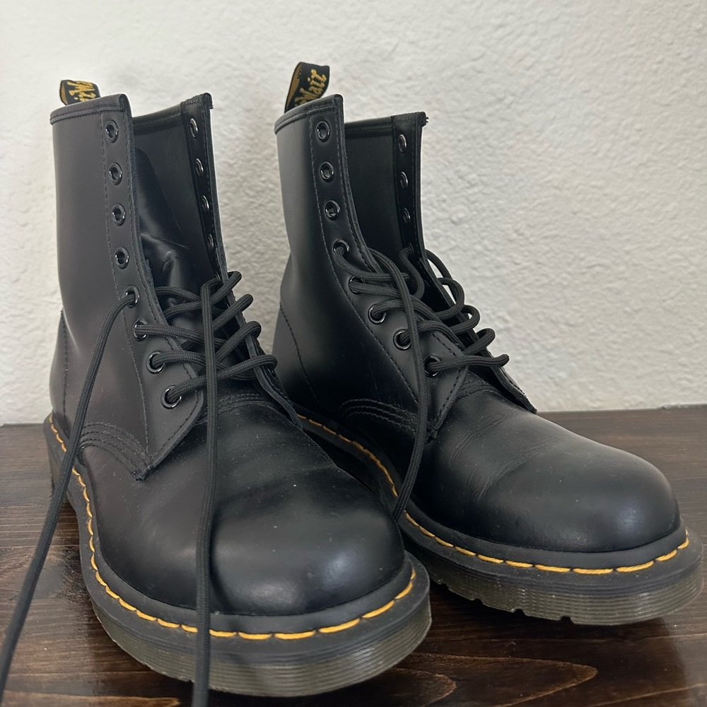 1460 Womens smooth leather lace up boots